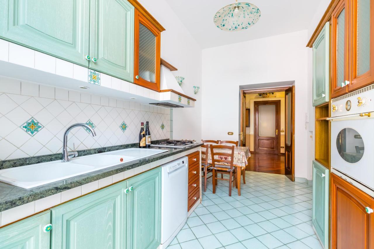 Grand Classic Apartment At San Martino By Napoliapartments Exterior foto
